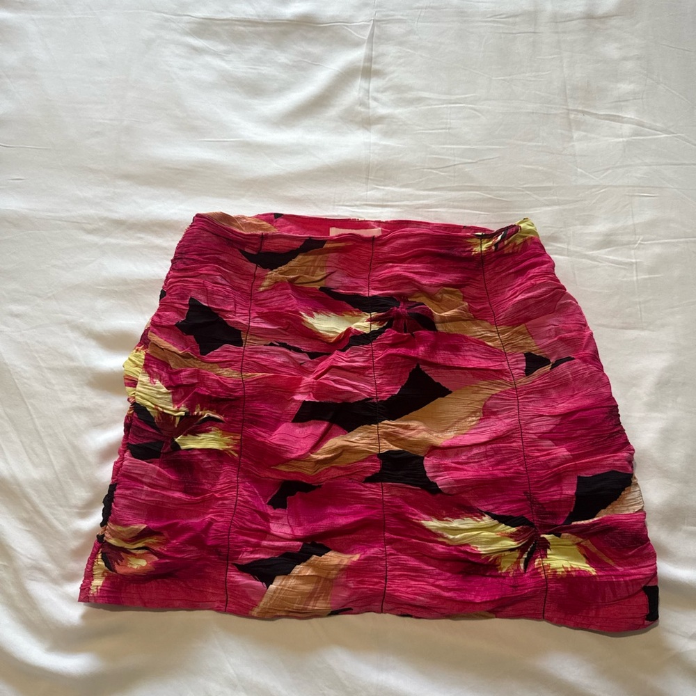 H&M - Pink and Black Abstract Mini Skirt - 6 fits like a 4